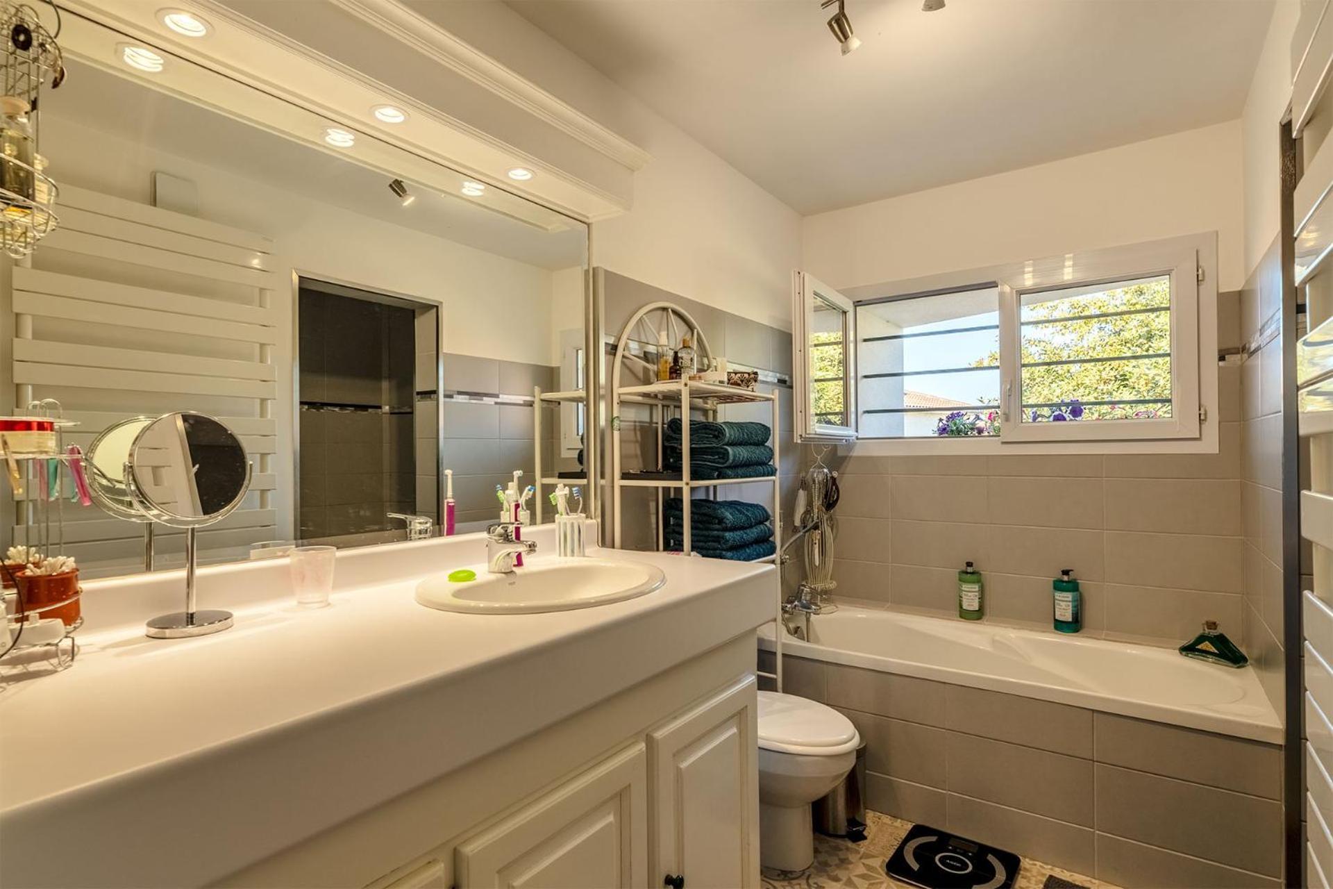 Maison Familiale Bergerac Billard Jardin Clos Екстер'єр фото